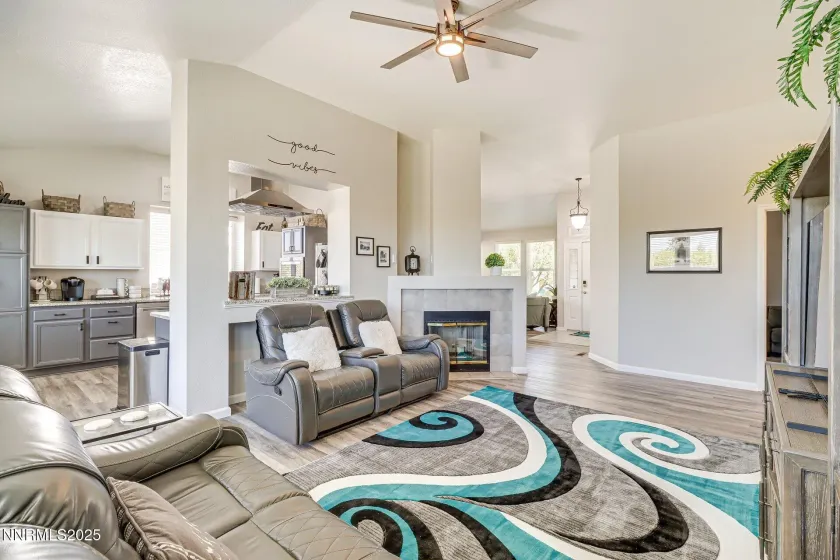 4675 Firtree, Sparks, Nevada 89436, 3 Bedrooms Bedrooms, ,2 BathroomsBathrooms,Residential,Residential,Firtree,250059341