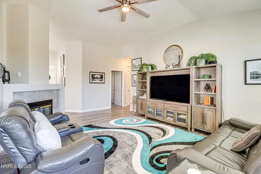 4675 Firtree, Sparks, Nevada 89436, 3 Bedrooms Bedrooms, ,2 BathroomsBathrooms,Residential,Residential,Firtree,250059341