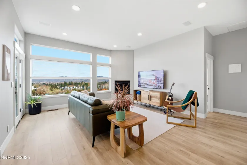 2648 Edgerock, Reno, Nevada 89519, 3 Bedrooms Bedrooms, ,3 BathroomsBathrooms,Residential,Residential,Edgerock,260000131