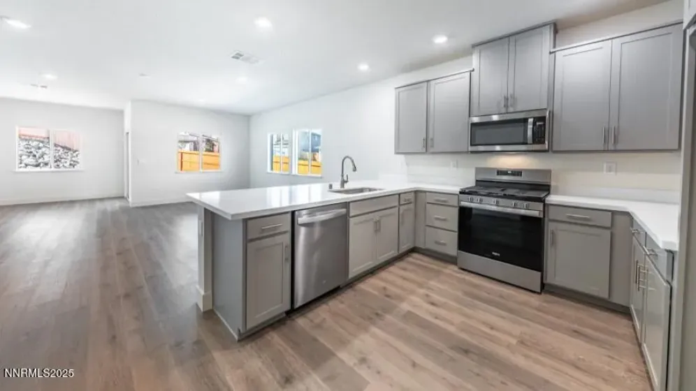 527 Radiant, Carson City, Nevada 89705, 3 Bedrooms Bedrooms, ,2 BathroomsBathrooms,Residential,Residential,Radiant,260000132