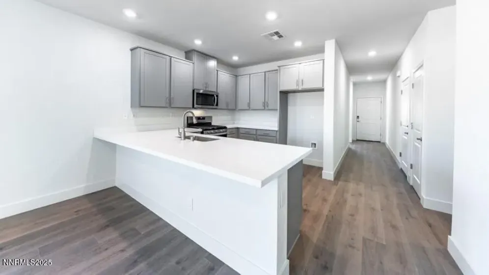 527 Radiant, Carson City, Nevada 89705, 3 Bedrooms Bedrooms, ,2 BathroomsBathrooms,Residential,Residential,Radiant,260000132