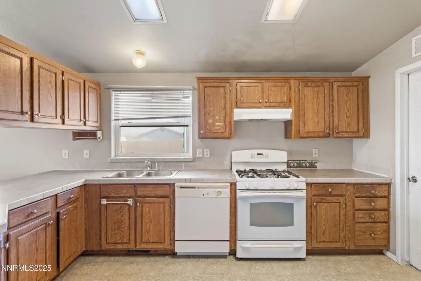 2550 Rawhide, Silver Springs, Nevada 89429, 3 Bedrooms Bedrooms, ,2 BathroomsBathrooms,Residential,Residential,Rawhide,260000135