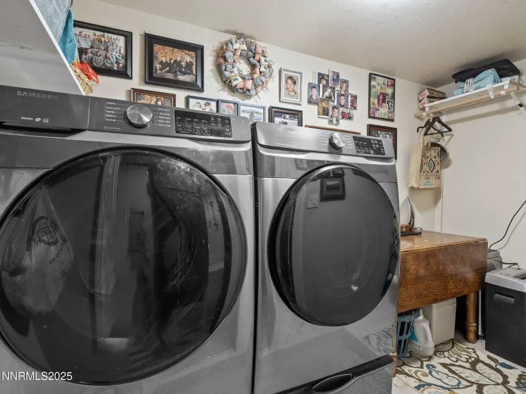 1733 Golddust, Sparks, Nevada 89436, 4 Bedrooms Bedrooms, ,3 BathroomsBathrooms,Residential,Residential,Golddust,260000137