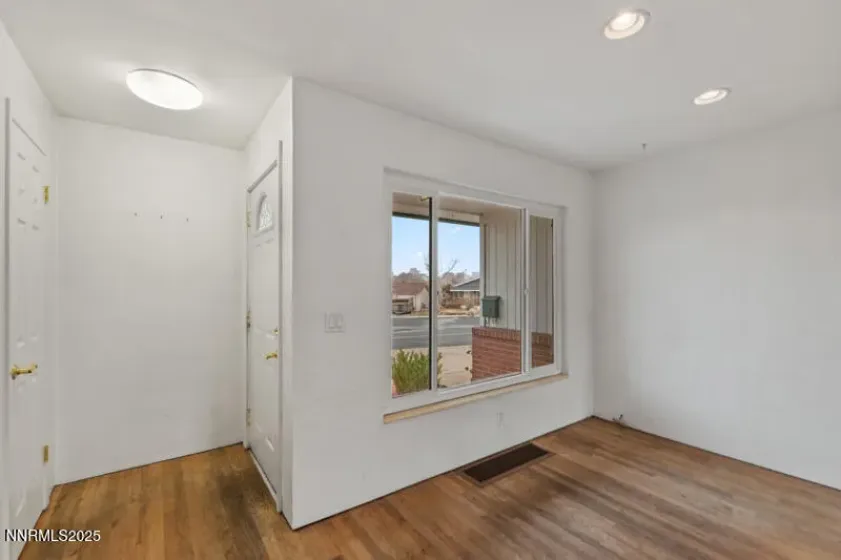 1606 Knoll, Reno, Nevada 89509, 3 Bedrooms Bedrooms, ,2 BathroomsBathrooms,Residential,Residential,Knoll,260000138