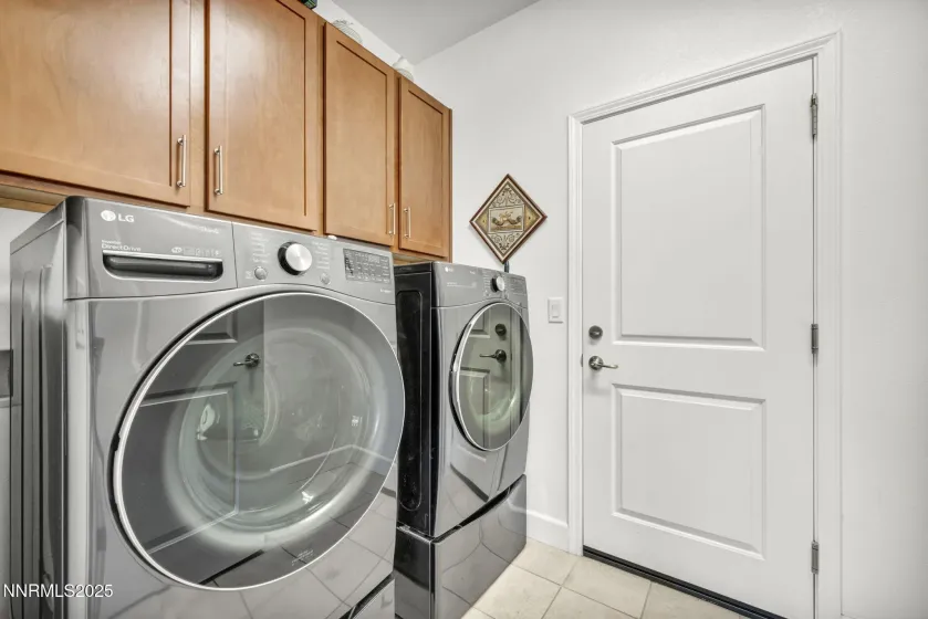 Laundry room/Garage entry. Washer/Dryer stay