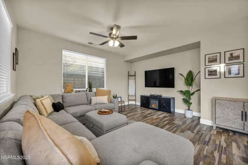 6513 Peppergrass, Sparks, Nevada 89436, 3 Bedrooms Bedrooms, ,2 BathroomsBathrooms,Residential,Residential,Peppergrass,260000185