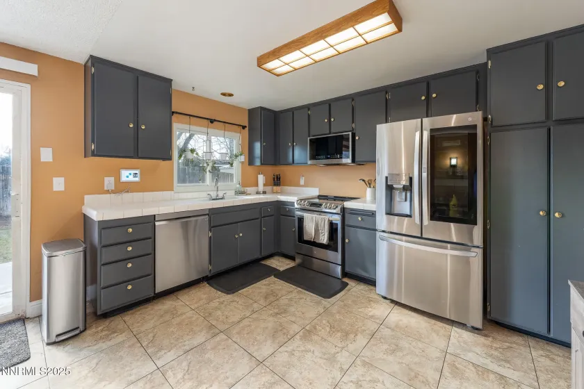 1411 Shady Oak, Carson City, Nevada 89701, 3 Bedrooms Bedrooms, ,2 BathroomsBathrooms,Residential,Residential,Shady Oak,260000195