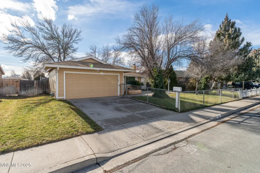 1411 Shady Oak, Carson City, Nevada 89701, 3 Bedrooms Bedrooms, ,2 BathroomsBathrooms,Residential,Residential,Shady Oak,260000195