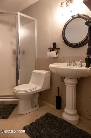 2555 Camelot, Reno, Nevada 89509, 5 Bedrooms Bedrooms, ,5 BathroomsBathrooms,Residential,Residential,Camelot,260000205