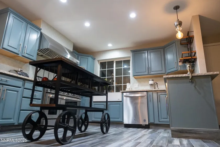 2555 Camelot, Reno, Nevada 89509, 5 Bedrooms Bedrooms, ,5 BathroomsBathrooms,Residential,Residential,Camelot,260000205