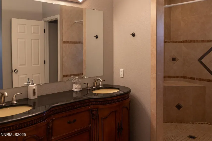 2555 Camelot, Reno, Nevada 89509, 5 Bedrooms Bedrooms, ,5 BathroomsBathrooms,Residential,Residential,Camelot,260000205