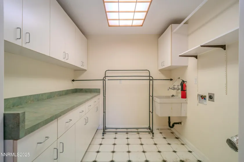 2668 Rodney, Reno, Nevada 89509, 5 Bedrooms Bedrooms, ,3 BathroomsBathrooms,Residential,Residential,Rodney,260000225