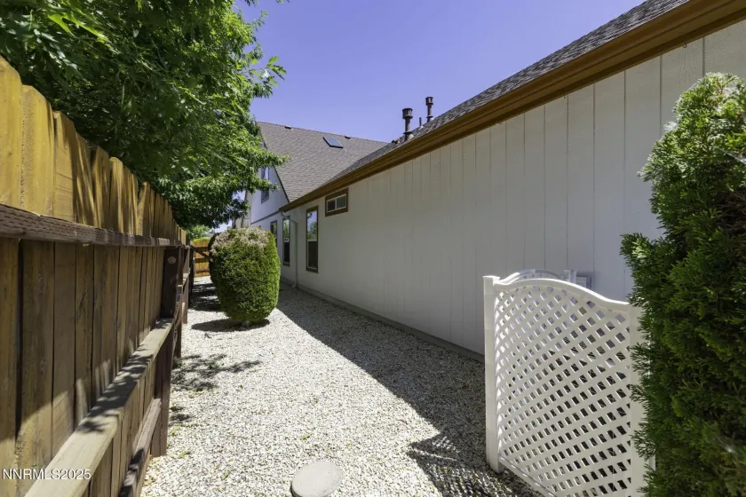 1419 Honey Locust, Gardnerville, Nevada 89410, 3 Bedrooms Bedrooms, ,2 BathroomsBathrooms,Residential,Residential,Honey Locust,260000229