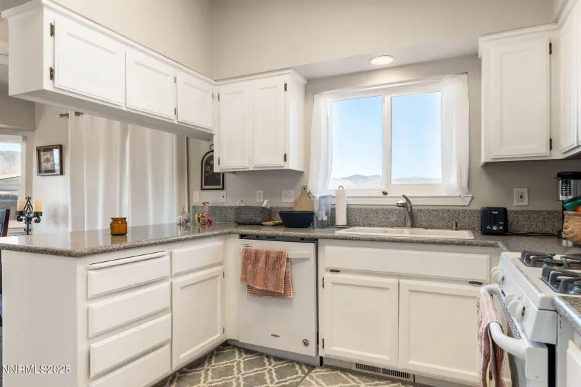 177 River Village, Dayton, Nevada 89403, 3 Bedrooms Bedrooms, ,2 BathroomsBathrooms,Residential,Residential,River Village,260000238