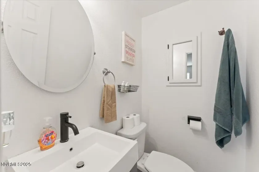 5490 Dolores, Sparks, Nevada 89436, 3 Bedrooms Bedrooms, ,2 BathroomsBathrooms,Residential,Residential,Dolores,260000246