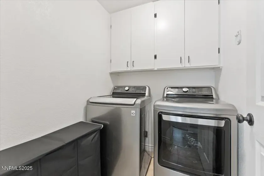 5490 Dolores, Sparks, Nevada 89436, 3 Bedrooms Bedrooms, ,2 BathroomsBathrooms,Residential,Residential,Dolores,260000246