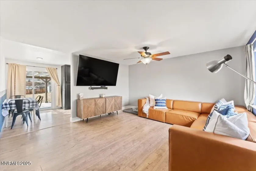 5490 Dolores, Sparks, Nevada 89436, 3 Bedrooms Bedrooms, ,2 BathroomsBathrooms,Residential,Residential,Dolores,260000246