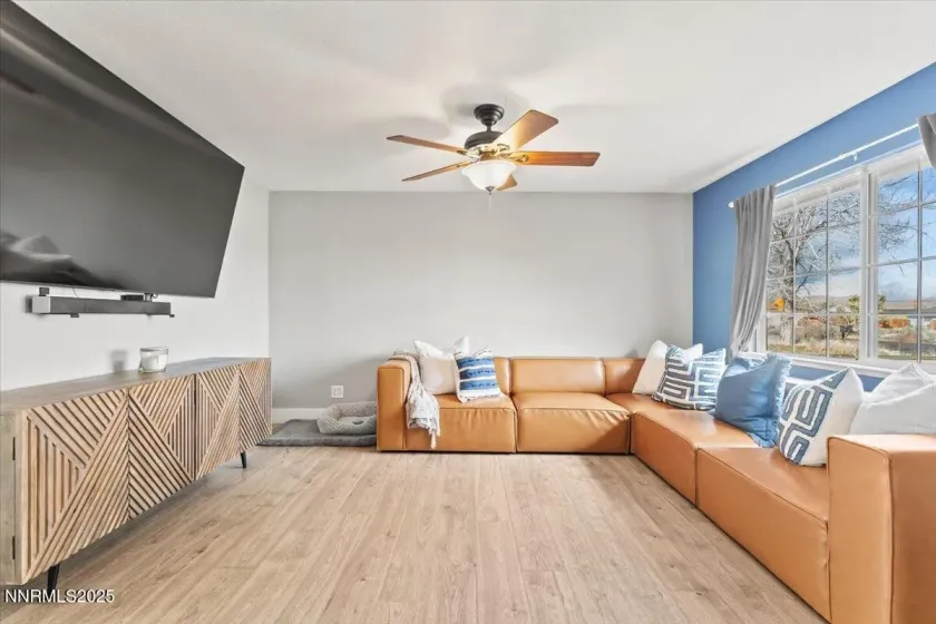 5490 Dolores, Sparks, Nevada 89436, 3 Bedrooms Bedrooms, ,2 BathroomsBathrooms,Residential,Residential,Dolores,260000246