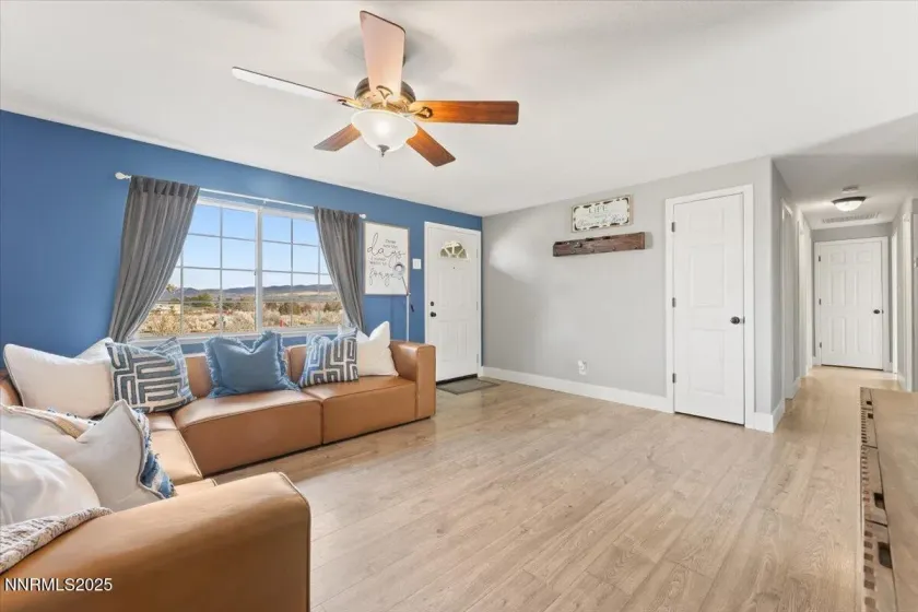 5490 Dolores, Sparks, Nevada 89436, 3 Bedrooms Bedrooms, ,2 BathroomsBathrooms,Residential,Residential,Dolores,260000246