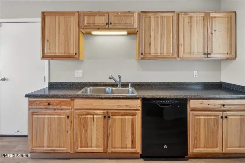 1495 Doric, Reno, Nevada 89503, 3 Bedrooms Bedrooms, ,2 BathroomsBathrooms,Residential,Residential,Doric,260000255