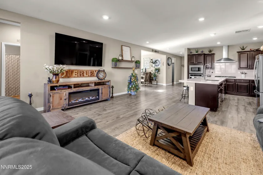 8377 Fenhollow, Verdi, Nevada 89439, 4 Bedrooms Bedrooms, ,3 BathroomsBathrooms,Residential,Residential,Fenhollow,260000230