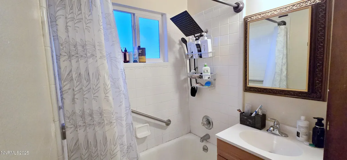 1305 Sbragia, Sparks, Nevada 89431, 3 Bedrooms Bedrooms, ,2 BathroomsBathrooms,Residential,Residential,Sbragia,260000254