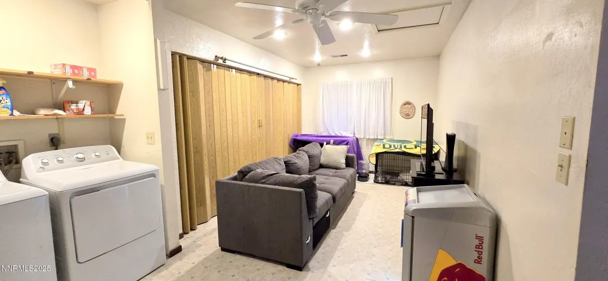 1305 Sbragia, Sparks, Nevada 89431, 3 Bedrooms Bedrooms, ,2 BathroomsBathrooms,Residential,Residential,Sbragia,260000254