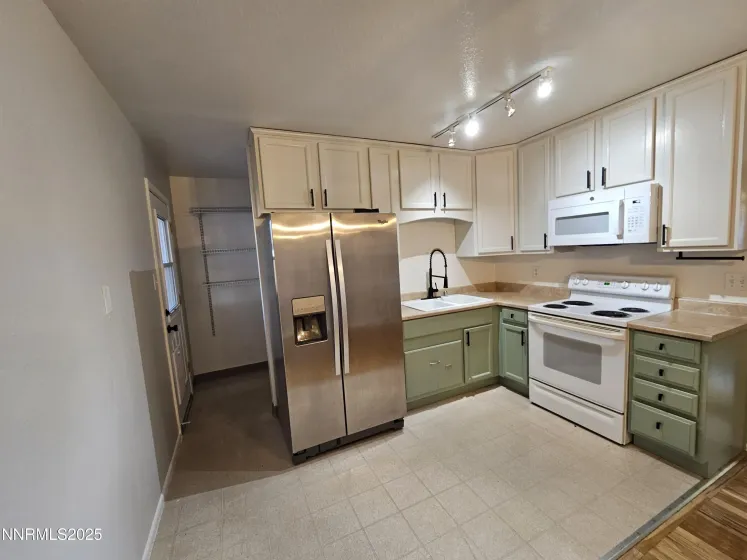 3265 Downey, Reno, Nevada 89503, 3 Bedrooms Bedrooms, ,2 BathroomsBathrooms,Residential,Residential,Downey,260000264