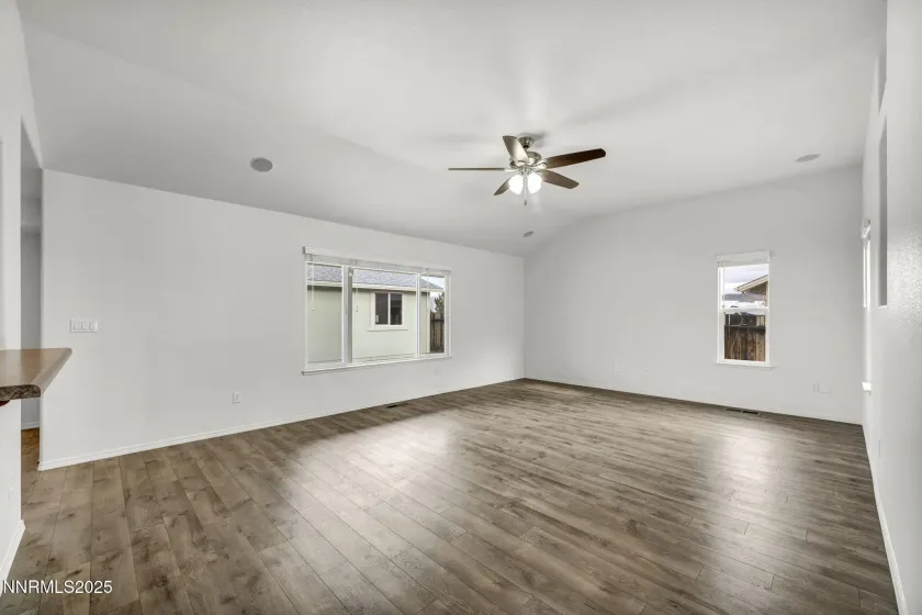 2371 Albatross, Sparks, Nevada 89441, 4 Bedrooms Bedrooms, ,2 BathroomsBathrooms,Residential,Residential,Albatross,260000265