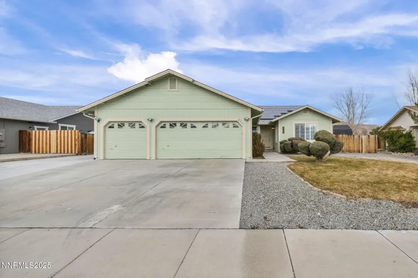 2371 Albatross, Sparks, Nevada 89441, 4 Bedrooms Bedrooms, ,2 BathroomsBathrooms,Residential,Residential,Albatross,260000265
