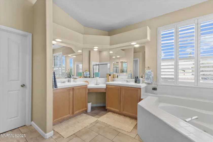 6894 Cinnamon, Sparks, Nevada 89436, 5 Bedrooms Bedrooms, ,3 BathroomsBathrooms,Residential,Residential,Cinnamon,260000281