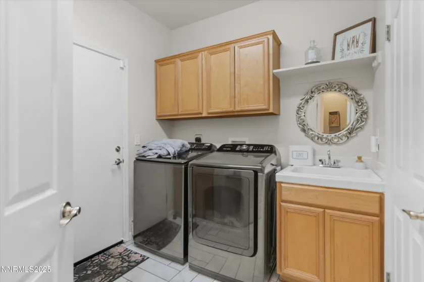 6894 Cinnamon, Sparks, Nevada 89436, 5 Bedrooms Bedrooms, ,3 BathroomsBathrooms,Residential,Residential,Cinnamon,260000281