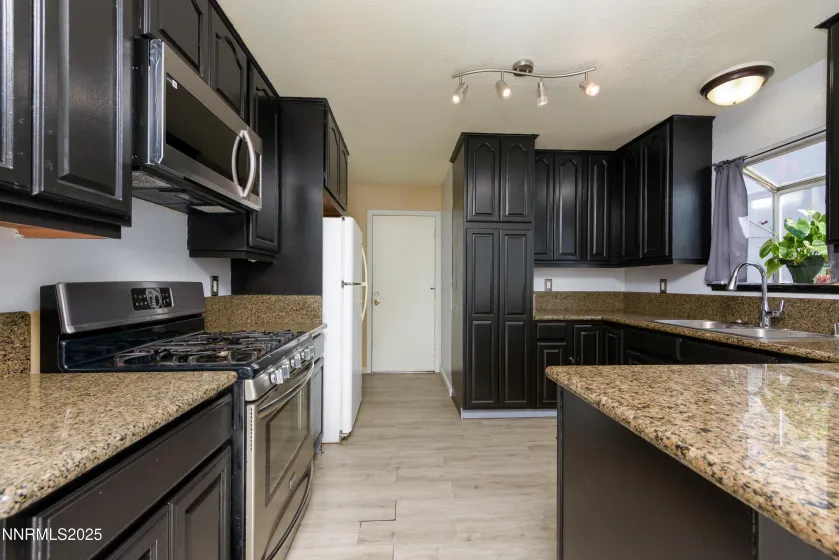 207 Thornwood, Dayton, Nevada 89403, 3 Bedrooms Bedrooms, ,2 BathroomsBathrooms,Residential,Residential,Thornwood,260000284