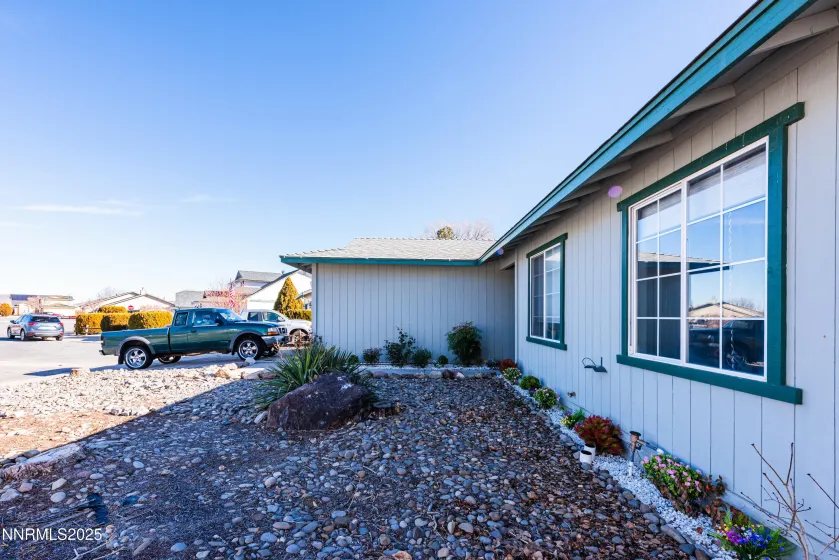 207 Thornwood, Dayton, Nevada 89403, 3 Bedrooms Bedrooms, ,2 BathroomsBathrooms,Residential,Residential,Thornwood,260000284