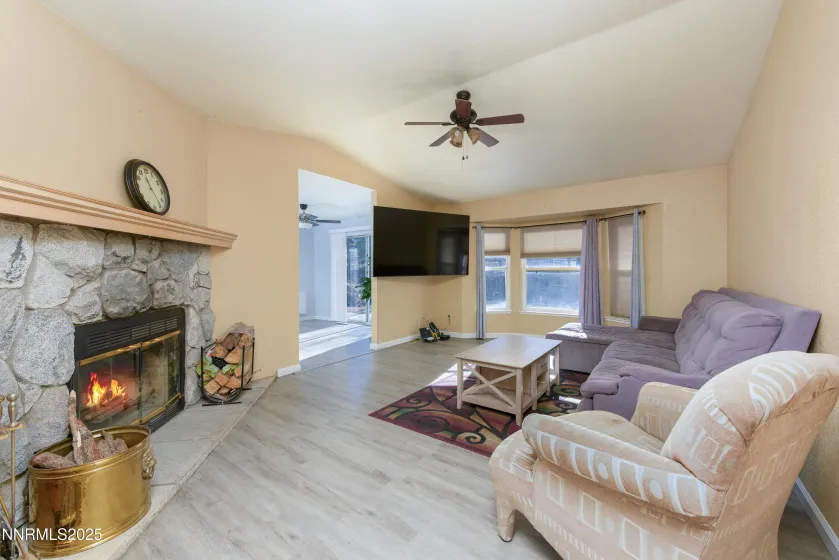 207 Thornwood, Dayton, Nevada 89403, 3 Bedrooms Bedrooms, ,2 BathroomsBathrooms,Residential,Residential,Thornwood,260000284