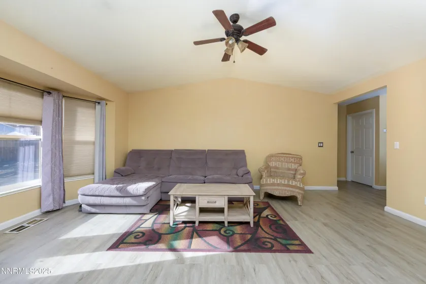 207 Thornwood, Dayton, Nevada 89403, 3 Bedrooms Bedrooms, ,2 BathroomsBathrooms,Residential,Residential,Thornwood,260000284