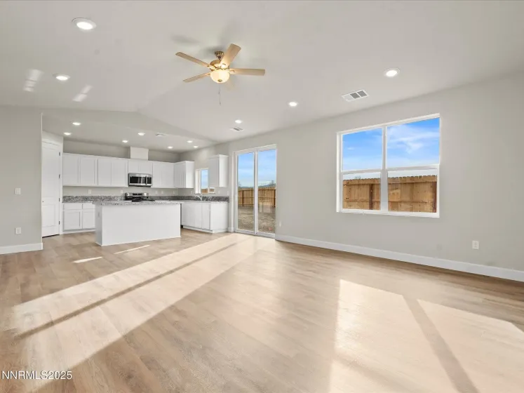 2555 Emerson, Fernley, Nevada 89408, 4 Bedrooms Bedrooms, ,2 BathroomsBathrooms,Residential,Residential,Emerson,260000285