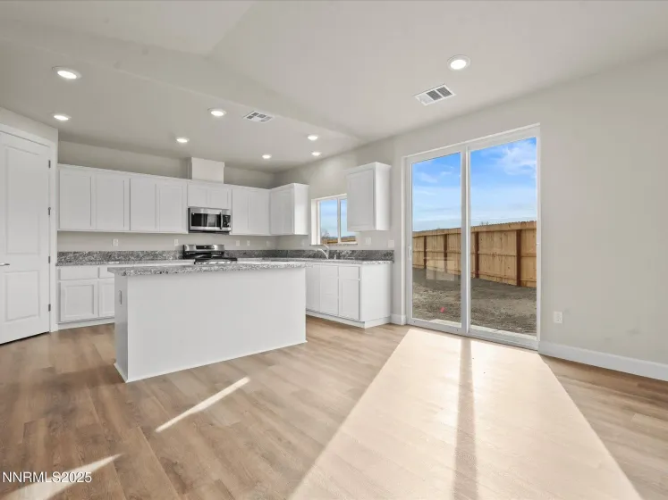 2555 Emerson, Fernley, Nevada 89408, 4 Bedrooms Bedrooms, ,2 BathroomsBathrooms,Residential,Residential,Emerson,260000285