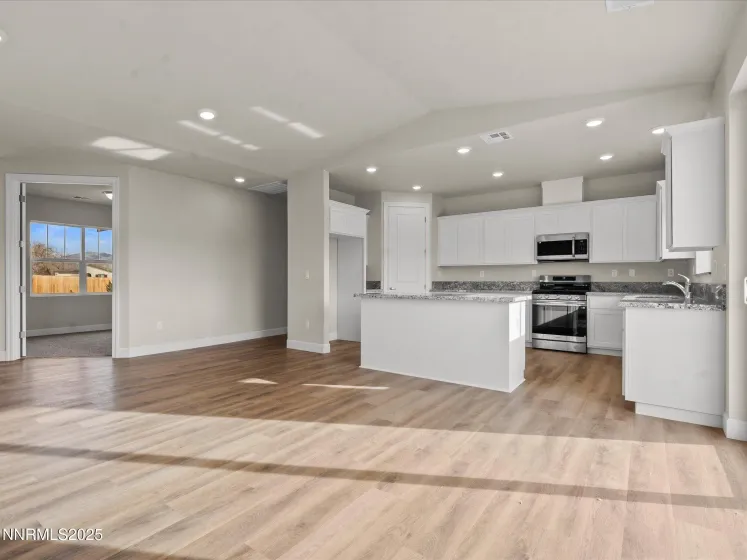 2555 Emerson, Fernley, Nevada 89408, 4 Bedrooms Bedrooms, ,2 BathroomsBathrooms,Residential,Residential,Emerson,260000285