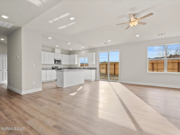 2555 Emerson, Fernley, Nevada 89408, 4 Bedrooms Bedrooms, ,2 BathroomsBathrooms,Residential,Residential,Emerson,260000285