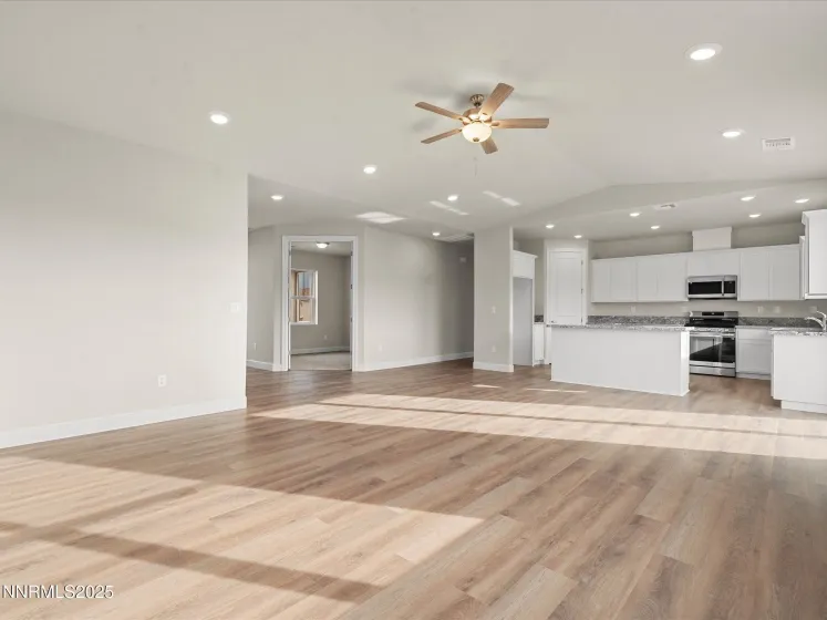 2555 Emerson, Fernley, Nevada 89408, 4 Bedrooms Bedrooms, ,2 BathroomsBathrooms,Residential,Residential,Emerson,260000285