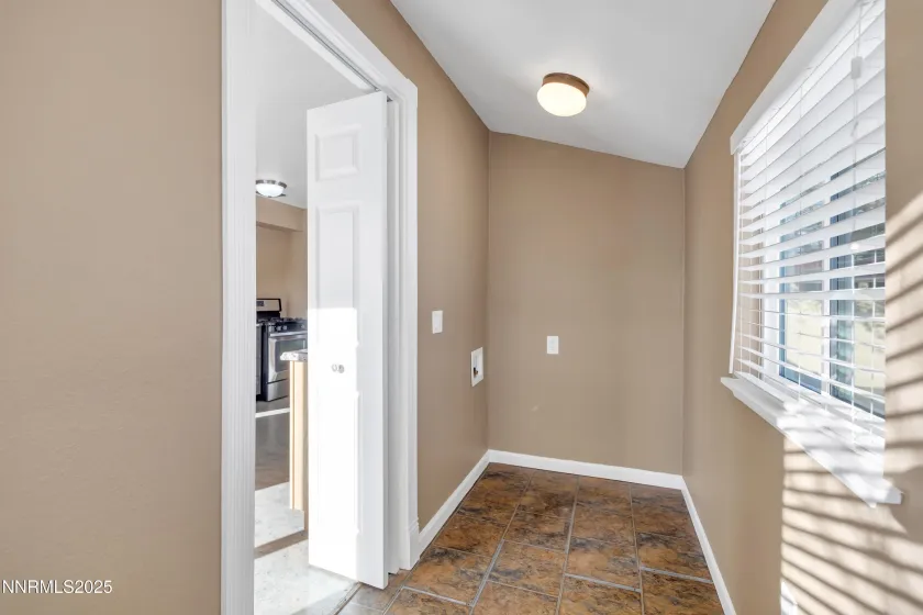 2295 Ellendale, Reno, Nevada 89503, 3 Bedrooms Bedrooms, ,2 BathroomsBathrooms,Residential,Residential,Ellendale,260000288