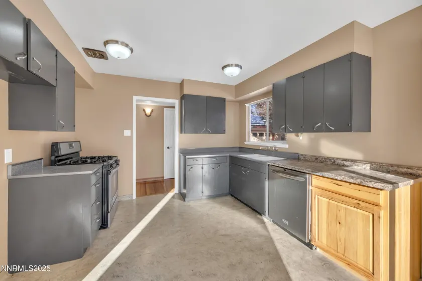 2295 Ellendale, Reno, Nevada 89503, 3 Bedrooms Bedrooms, ,2 BathroomsBathrooms,Residential,Residential,Ellendale,260000288