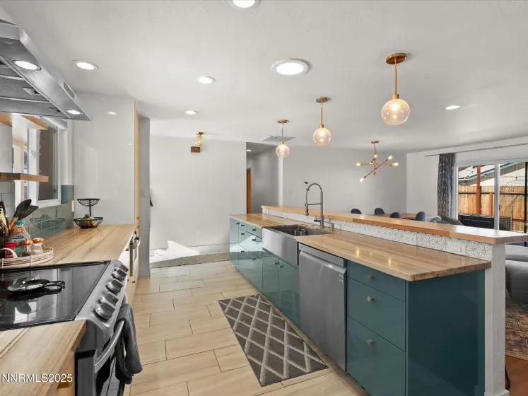 301 Hillcrest, Reno, Nevada 89509, 3 Bedrooms Bedrooms, ,2 BathroomsBathrooms,Residential,Residential,Hillcrest,260000305