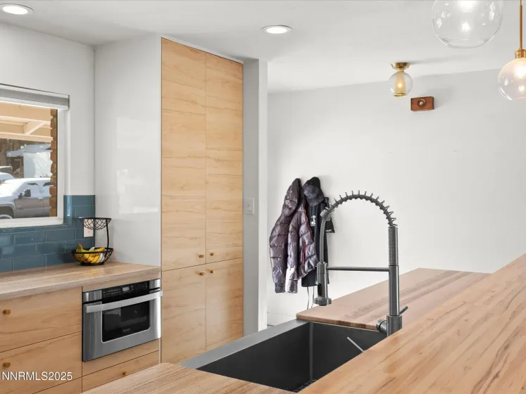 301 Hillcrest, Reno, Nevada 89509, 3 Bedrooms Bedrooms, ,2 BathroomsBathrooms,Residential,Residential,Hillcrest,260000305