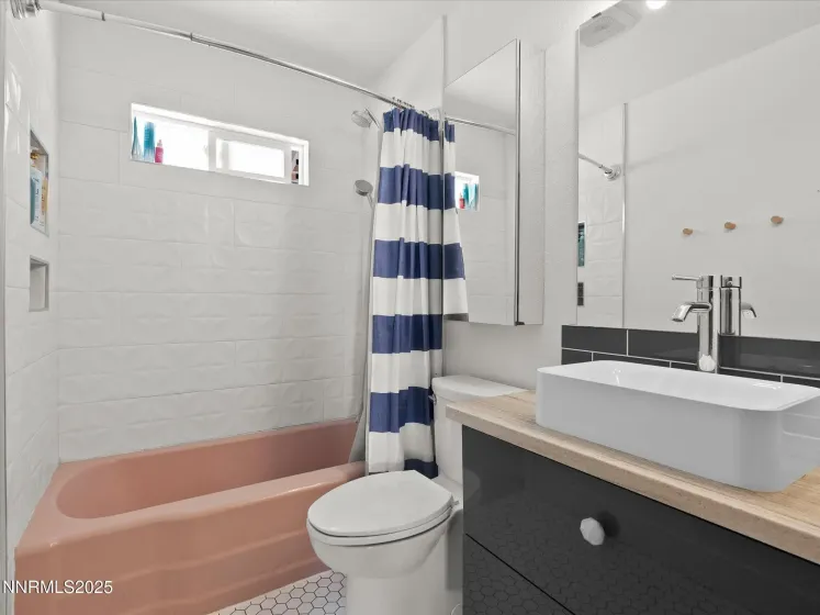 301 Hillcrest, Reno, Nevada 89509, 3 Bedrooms Bedrooms, ,2 BathroomsBathrooms,Residential,Residential,Hillcrest,260000305