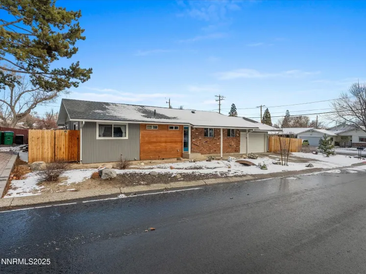 301 Hillcrest, Reno, Nevada 89509, 3 Bedrooms Bedrooms, ,2 BathroomsBathrooms,Residential,Residential,Hillcrest,260000305