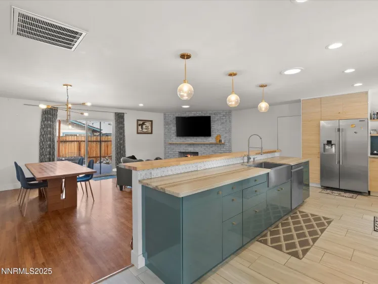 301 Hillcrest, Reno, Nevada 89509, 3 Bedrooms Bedrooms, ,2 BathroomsBathrooms,Residential,Residential,Hillcrest,260000305