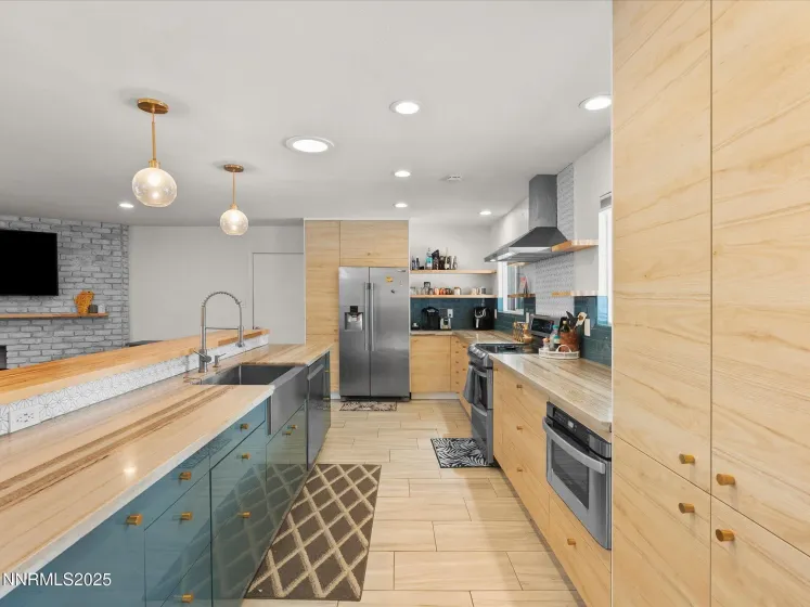 301 Hillcrest, Reno, Nevada 89509, 3 Bedrooms Bedrooms, ,2 BathroomsBathrooms,Residential,Residential,Hillcrest,260000305