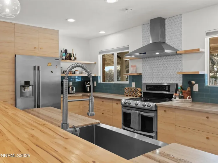 301 Hillcrest, Reno, Nevada 89509, 3 Bedrooms Bedrooms, ,2 BathroomsBathrooms,Residential,Residential,Hillcrest,260000305